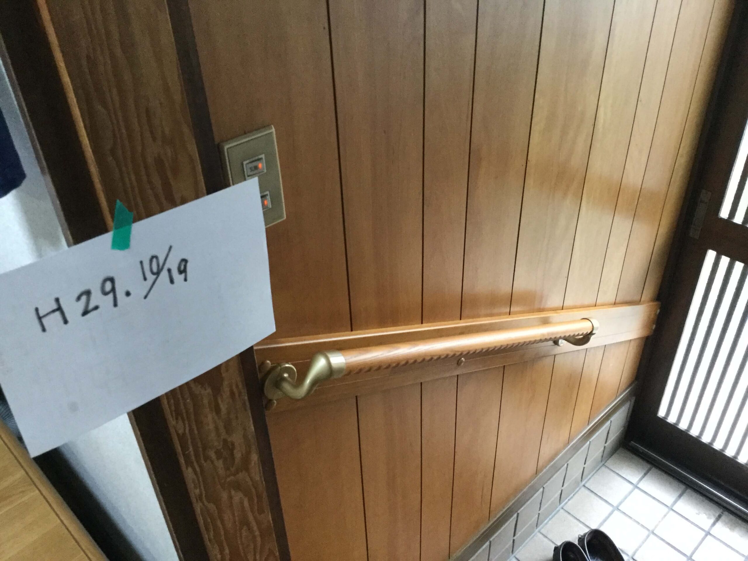 玄関手すりの取付け